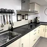 Stilvolles Designappartment Mit Terasse & Garten Im Idylischem *