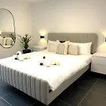 Stilvolles Designappartment Mit Terasse & Garten Im Idylischem Lejlighed *