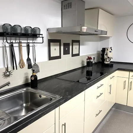 Stilvolles Designappartment Mit Terasse & Garten Im Idylischem *