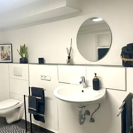 Stilvolles Designappartment Mit Terasse & Garten Im Idylischem Apartman