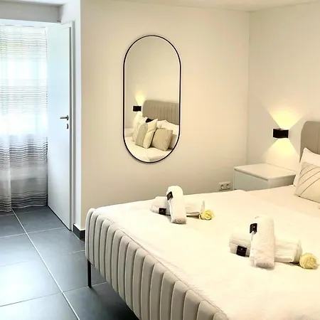 Stilvolles Designappartment Mit Terasse & Garten Im Idylischem Apartman