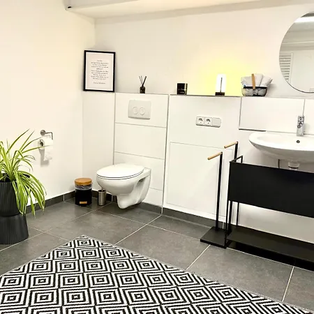 Stilvolles Designappartment Mit Terasse & Garten Im Idylischem Lägenhet *
