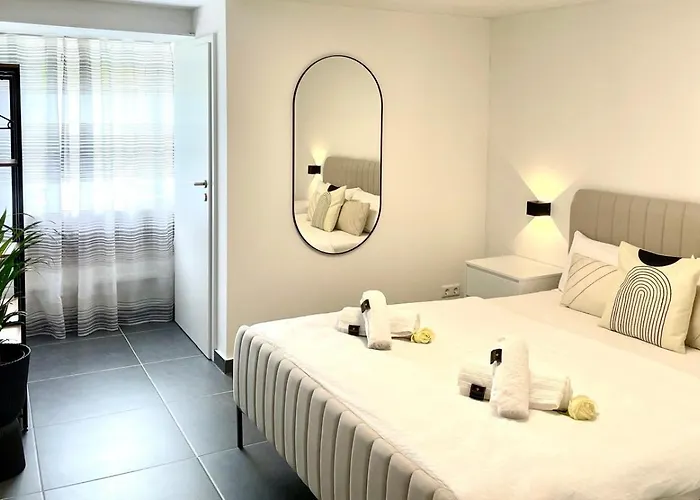 Stilvolles Designappartment Mit Terasse & Garten Im Idylischem Appartement